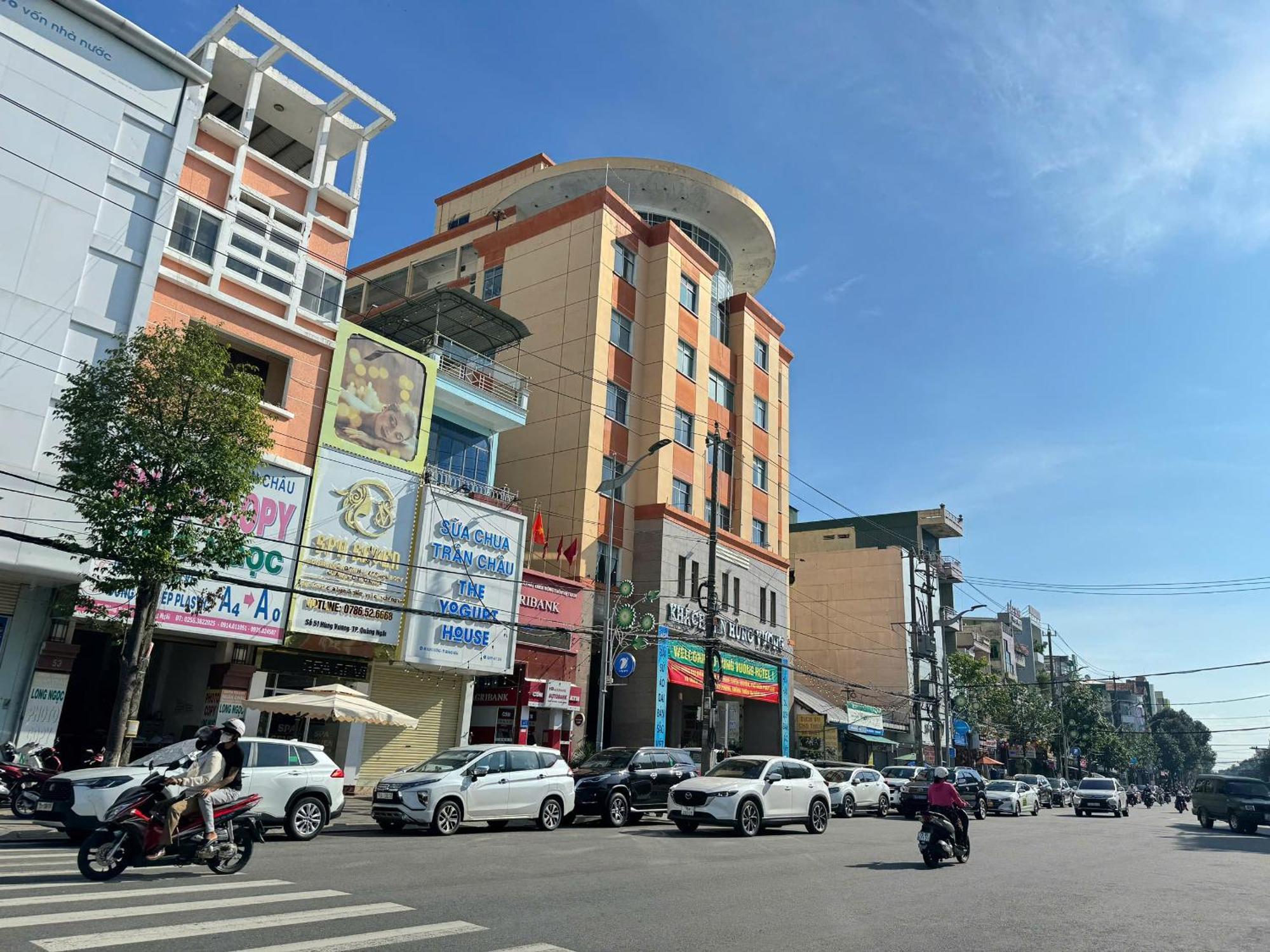 Khach San Hung Vuong Quang Ngai Hotell Exteriör bild