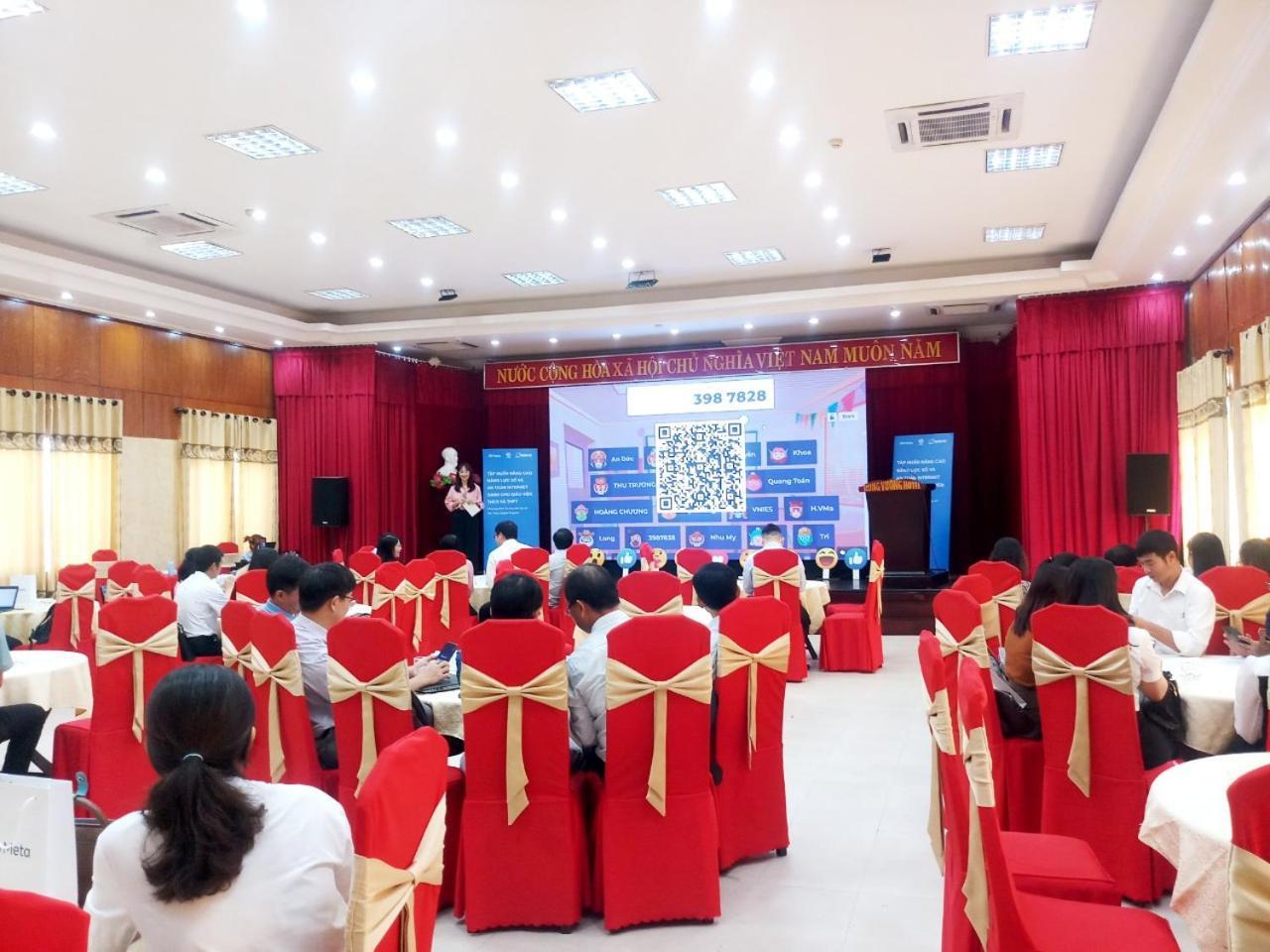 Khach San Hung Vuong Quang Ngai Hotell Exteriör bild