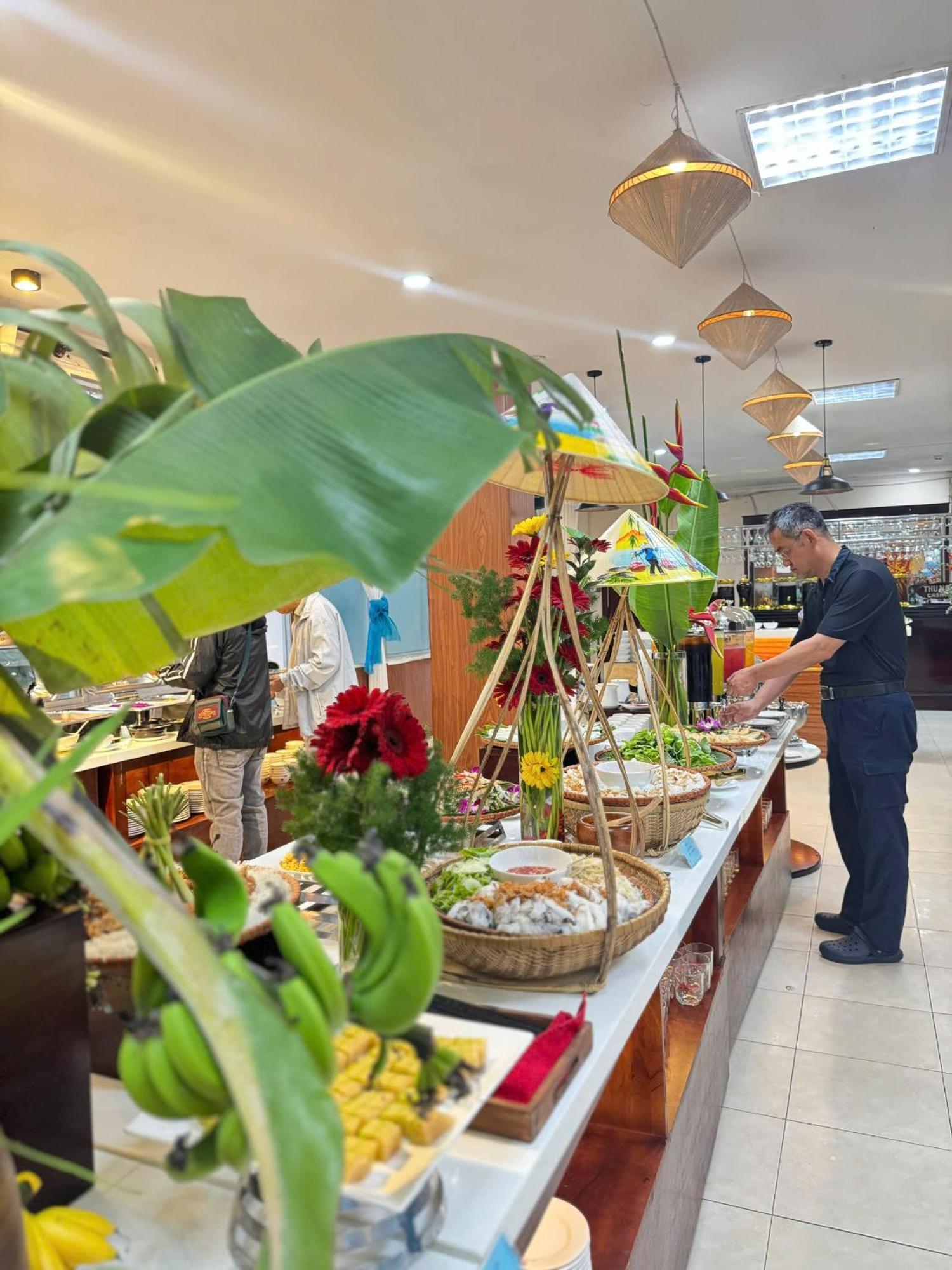 Khach San Hung Vuong Quang Ngai Hotell Exteriör bild